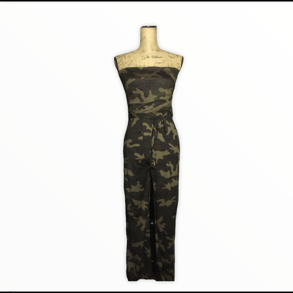 Discreet Camouflage print jumpsuit.